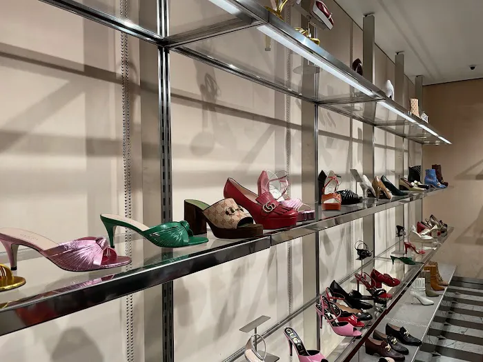 Gucci - Woodbury Common Premium Outlets 9