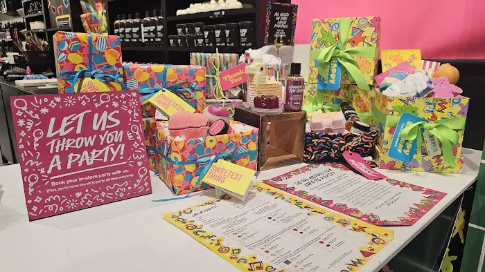 Lush Cosmetics Mall at Bay Plaza 2