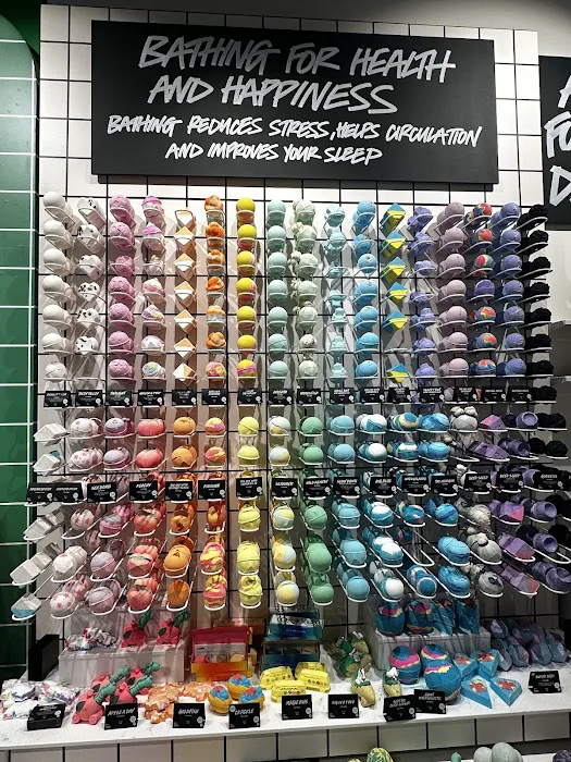 Lush Cosmetics Mall at Bay Plaza 5