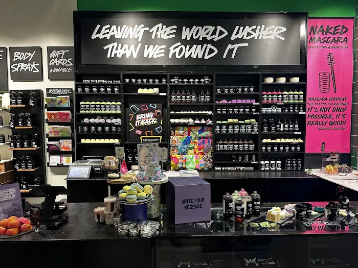 Lush Cosmetics Mall at Bay Plaza 8