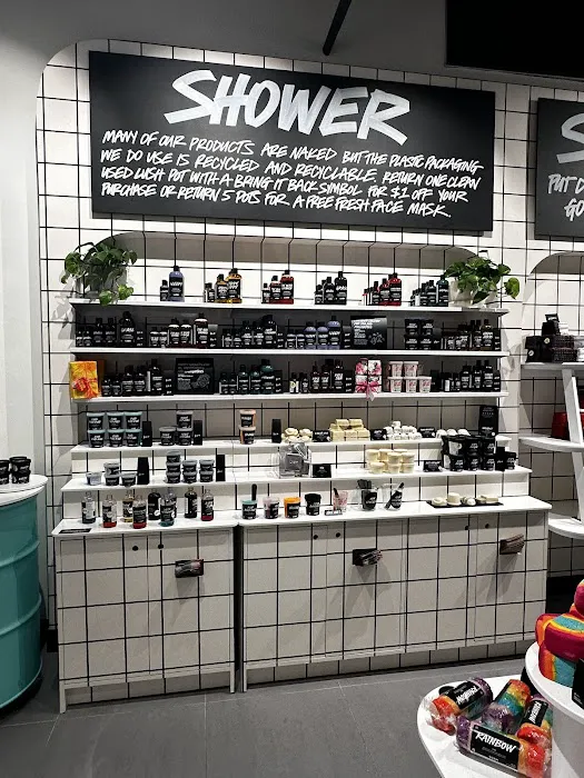 Lush Cosmetics Mall at Bay Plaza 9