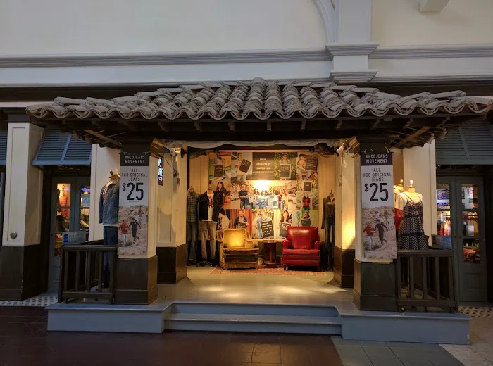 Hollister Co. 1