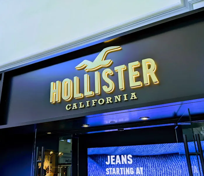 Hollister Co. 6