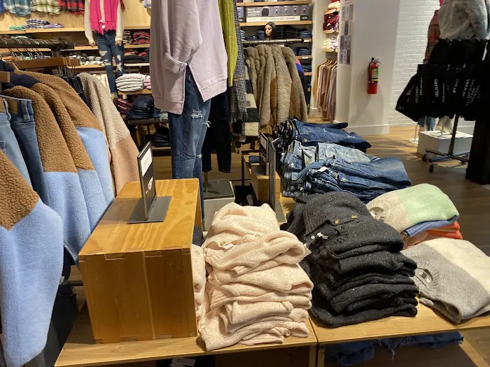 American Eagle & Aerie 8