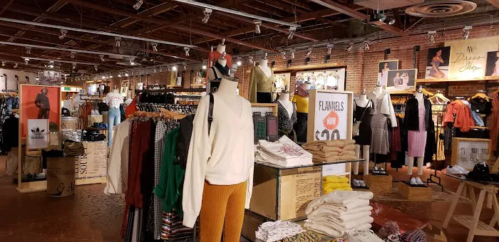 Urban Outfitters 0