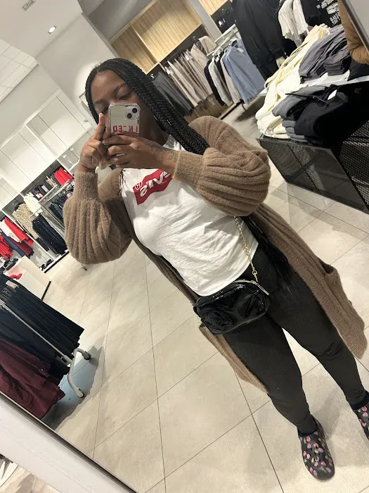 Victoria's Secret Outlet 0