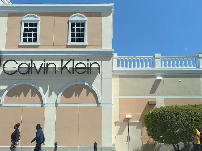 Calvin Klein 8