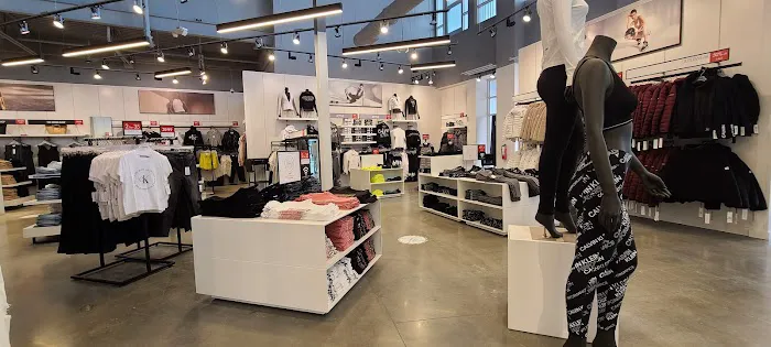 Calvin Klein 6