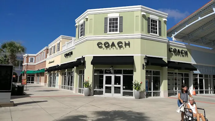 COACH Outlet 0