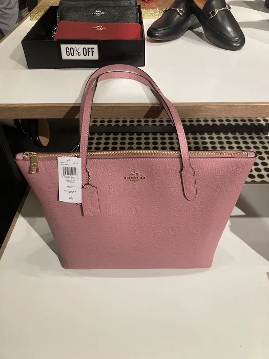 COACH Outlet 4