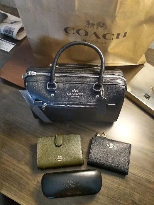COACH Outlet 5
