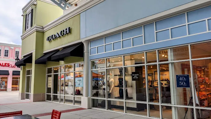 COACH Outlet 3