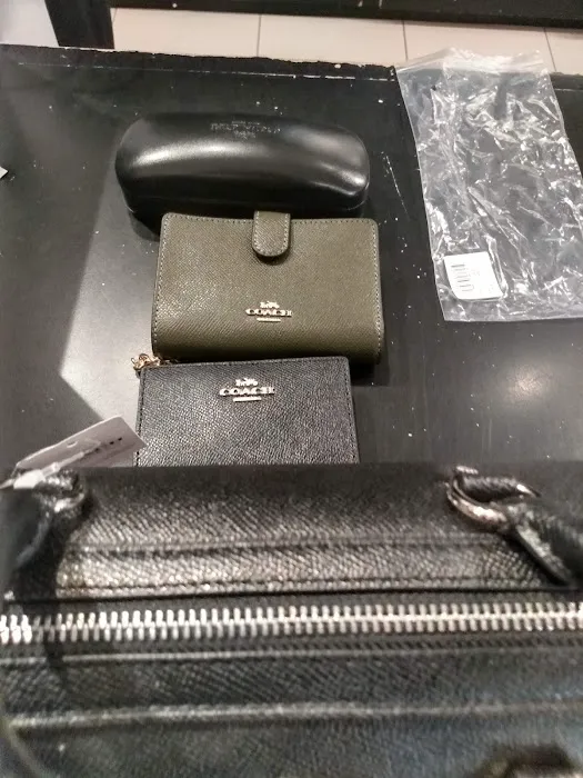 COACH Outlet 7