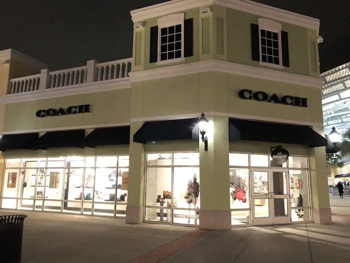 COACH Outlet 6