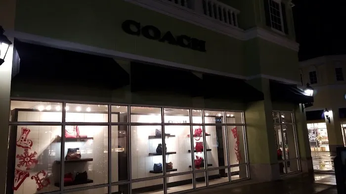 COACH Outlet 9