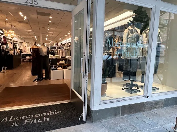 Abercrombie & Fitch 2