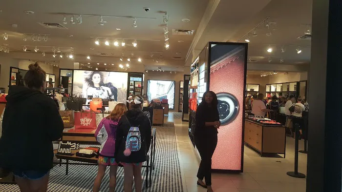 COACH Outlet 0