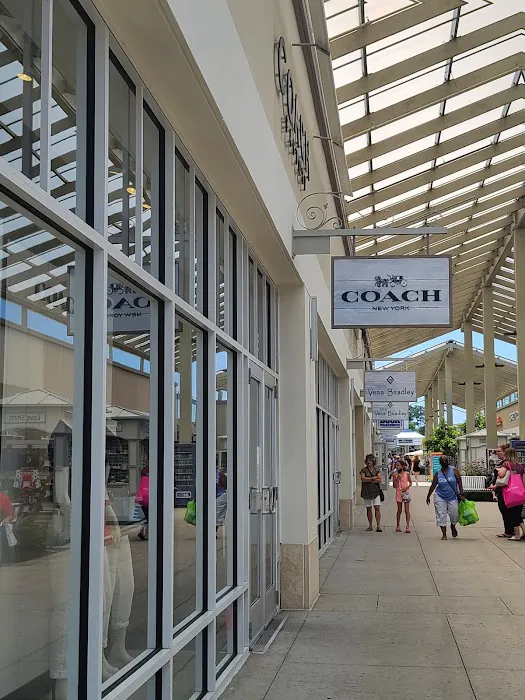 COACH Outlet 3