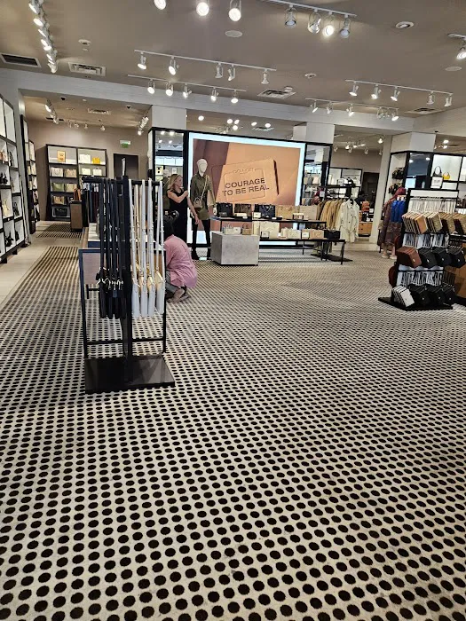 COACH Outlet 5