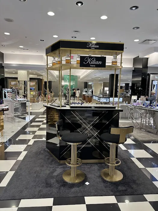 Bloomingdale's 0