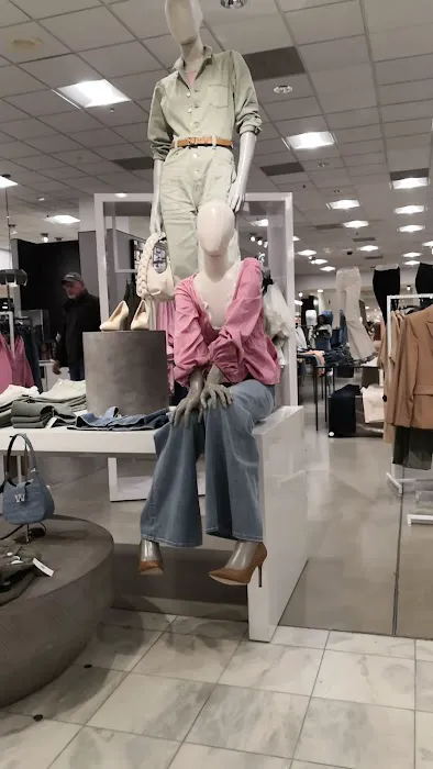 Bloomingdale's 3