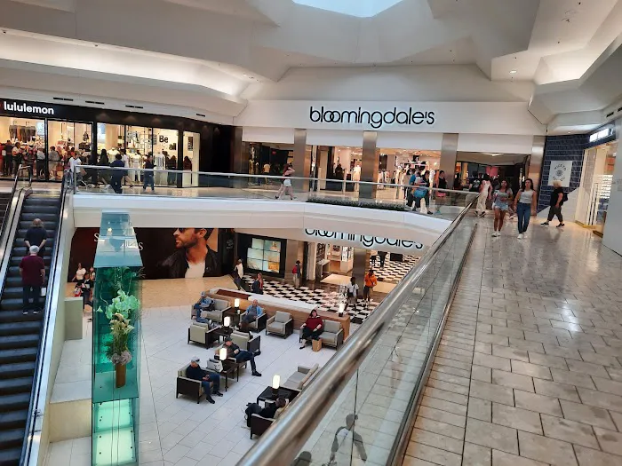 Bloomingdale's 5