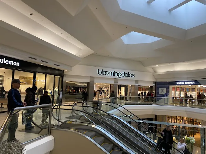 Bloomingdale's 8