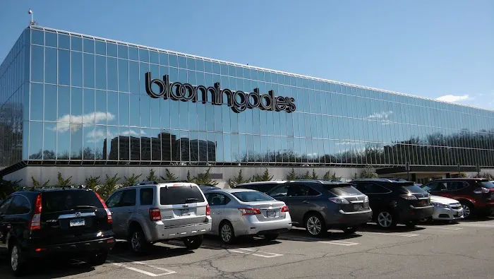 Bloomingdale's 0