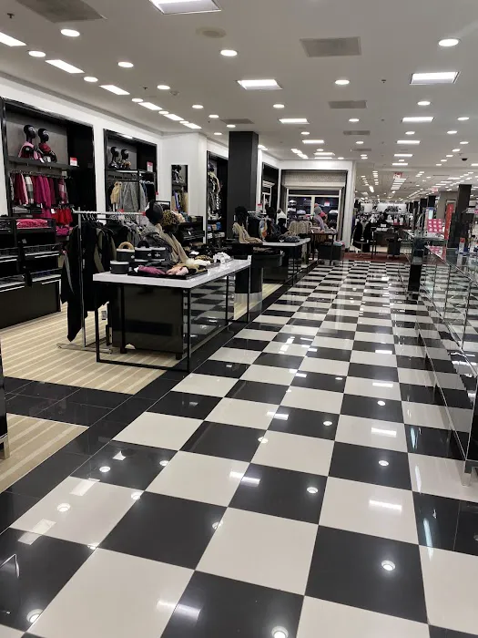 Bloomingdale's 8