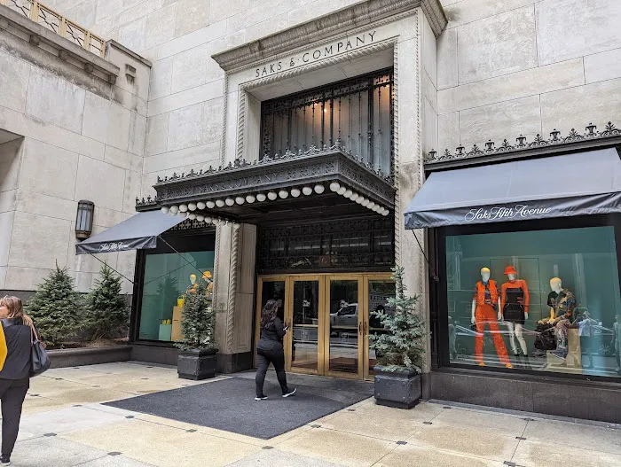 Saks Fifth Avenue 0