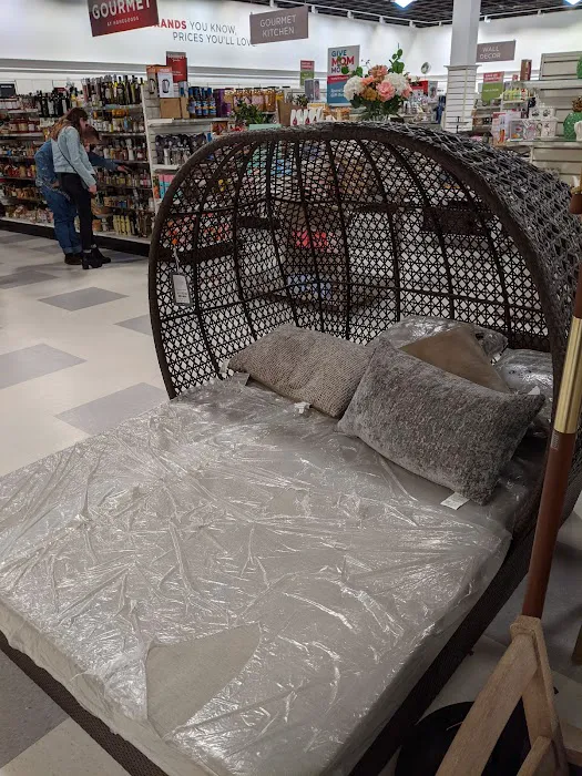 T.J. Maxx & HomeGoods 1