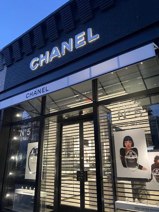 CHANEL FRAGRANCE AND BEAUTY BOUTIQUE 3