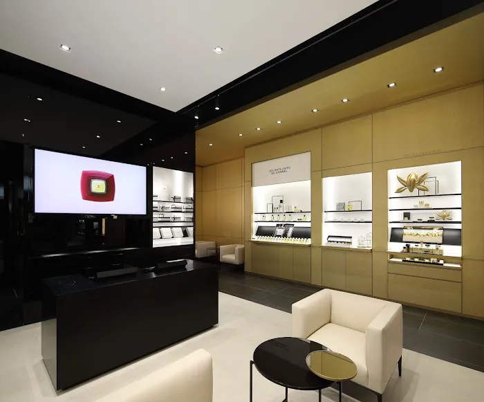 CHANEL FRAGRANCE AND BEAUTY BOUTIQUE 6