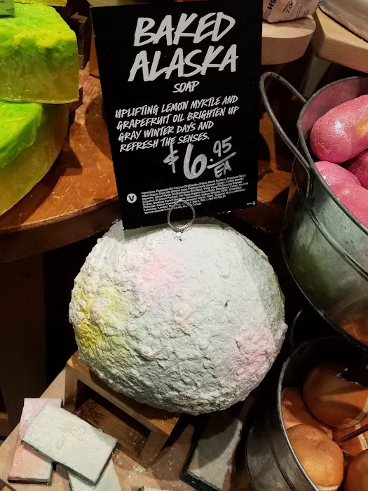 Lush Cosmetics Danbury Fair 8