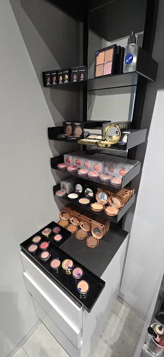 The Cosmetics Company Store 0