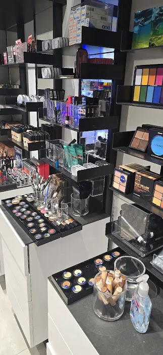 The Cosmetics Company Store 5
