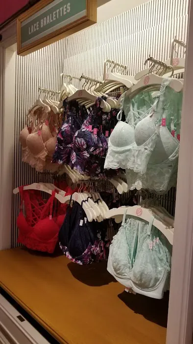 Victoria's Secret & PINK by Victoria's Secret 9