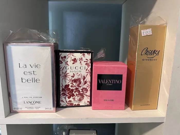 Blanco's boutique & more 7
