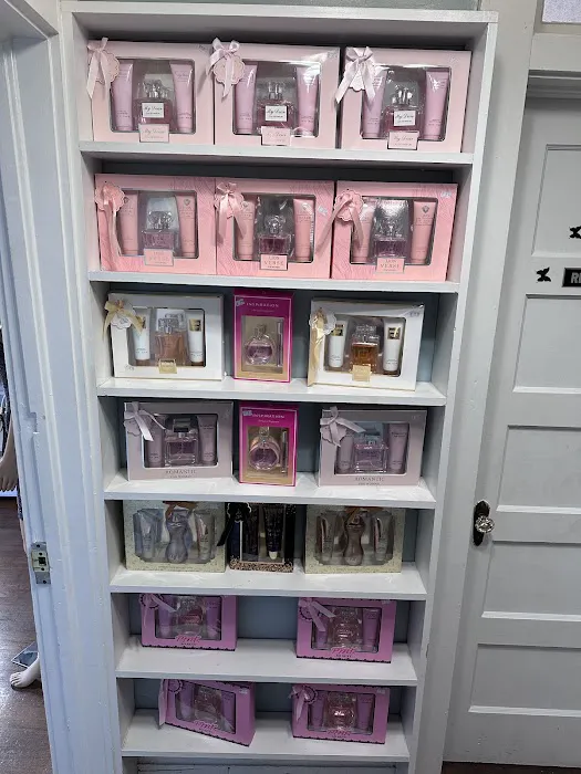 Blanco's boutique & more 9
