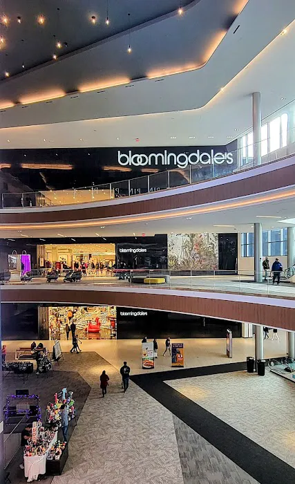 Bloomingdale's 0