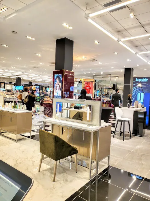Bloomingdale's 8