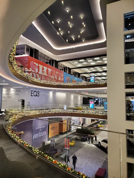 Bloomingdale's 6