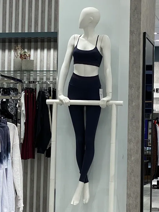 Bloomingdale's 9