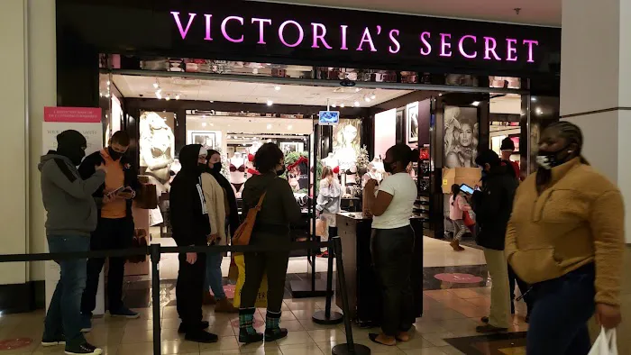 Victoria's Secret & PINK by Victoria's Secret 0