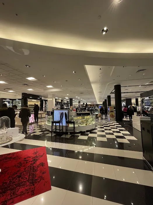 Bloomingdale's 0