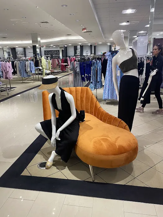Bloomingdale's 3