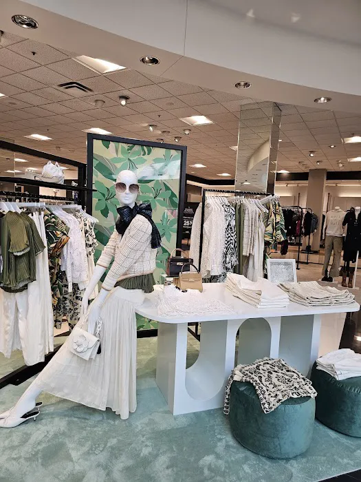 Bloomingdale's 6