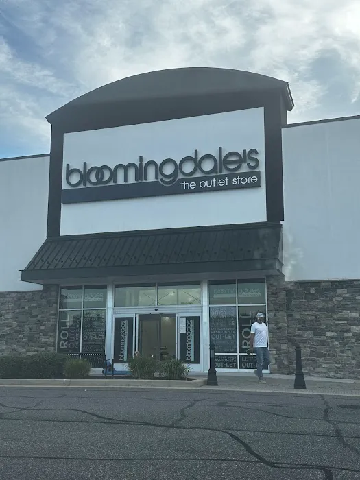 Bloomingdale's Outlet 1