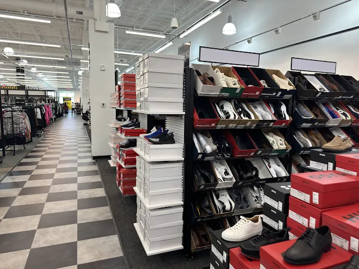 Bloomingdale's Outlet 6
