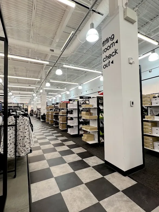 Bloomingdale's Outlet 8